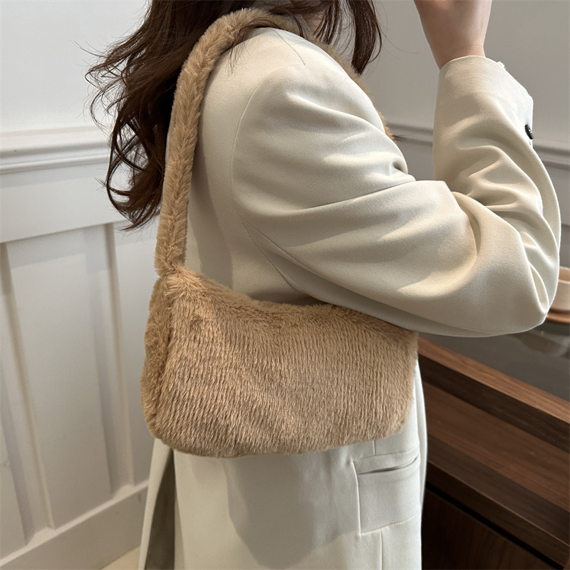 Spring 2025 new Korean-style fur solid color bag, casual and fashionable underarm women's bag, fashionable and stylish plush handbag details Picture