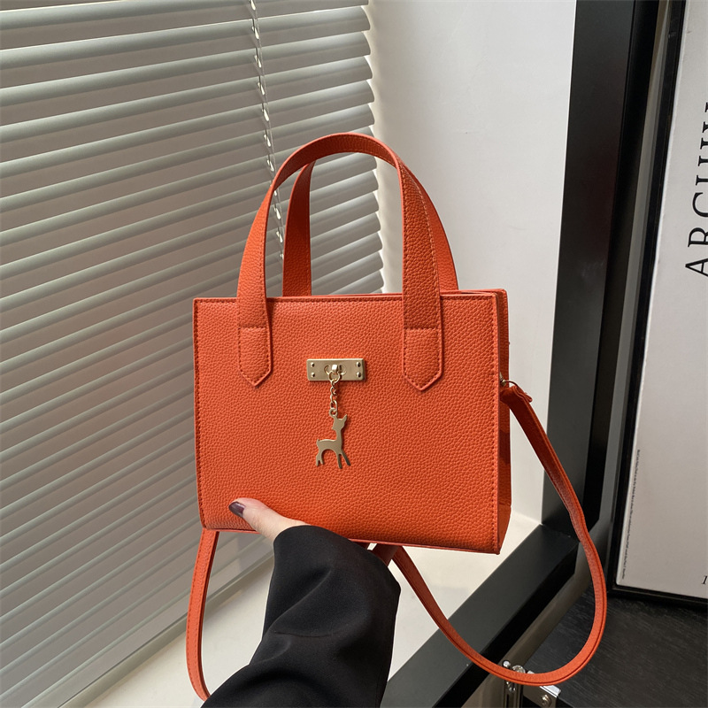 A new large-capacity crossbody bag for Korean-style women in 2025, versatile, fashionable, and stylish in Instagram full figure