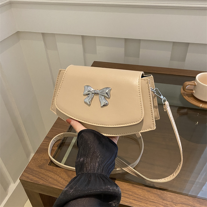 Korean style fashion bag for women 2024 New simple solid color versatile Butterfly commuter bag, high-end and niche crossbody bag full figure
