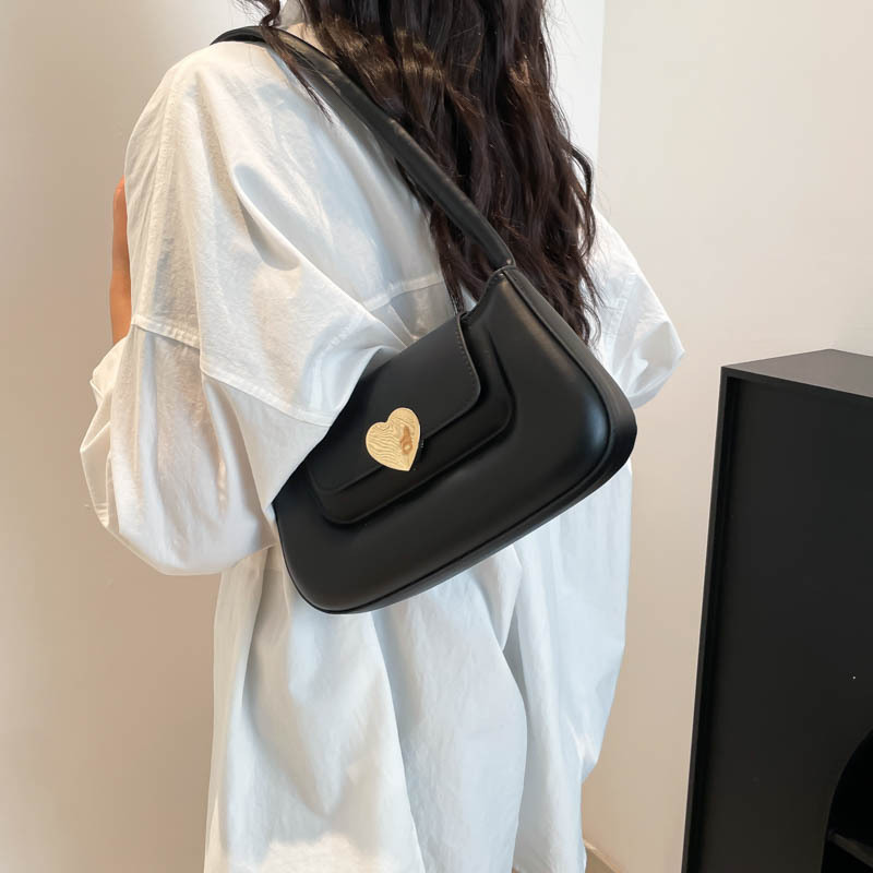 The trendy chanel-style heart-shaped lock single-shoulder bag for women is a new Spring 2025 fashionable hand-held small square bag and a trendy underarm bag details Picture