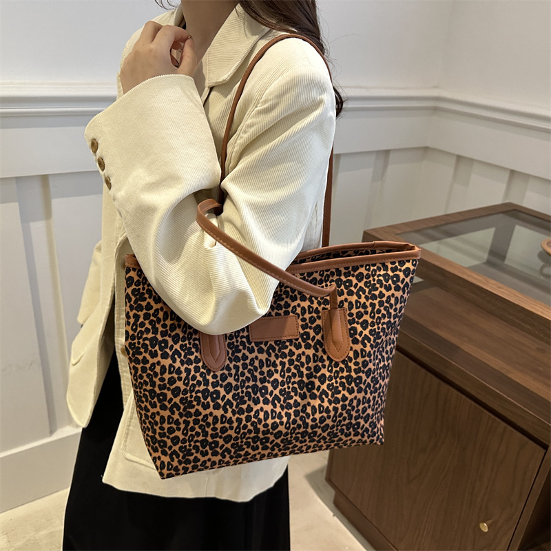 The 2024 new retro leopard print underarm bag is stylish and elegant, the single-shoulder bag is stylish and relaxed, and the tote bag is fashionable and high-quality Specification drawing