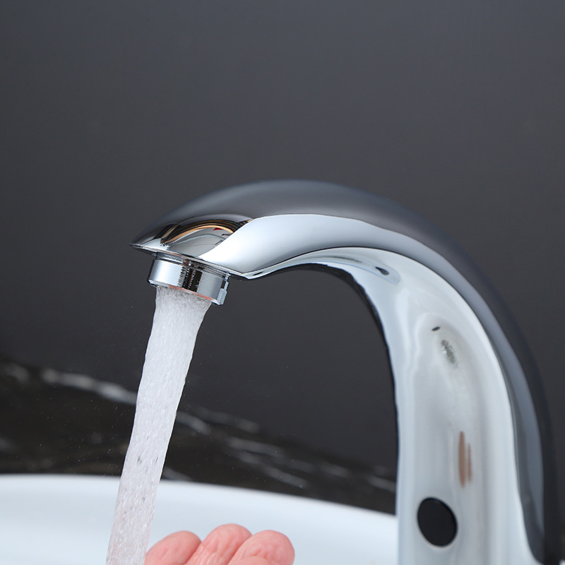 Manufacturer wholesale washbasins, bathroom cold and hot sensor all-copper faucets, automatic faucets, bathroom sensor faucets Application Scenario