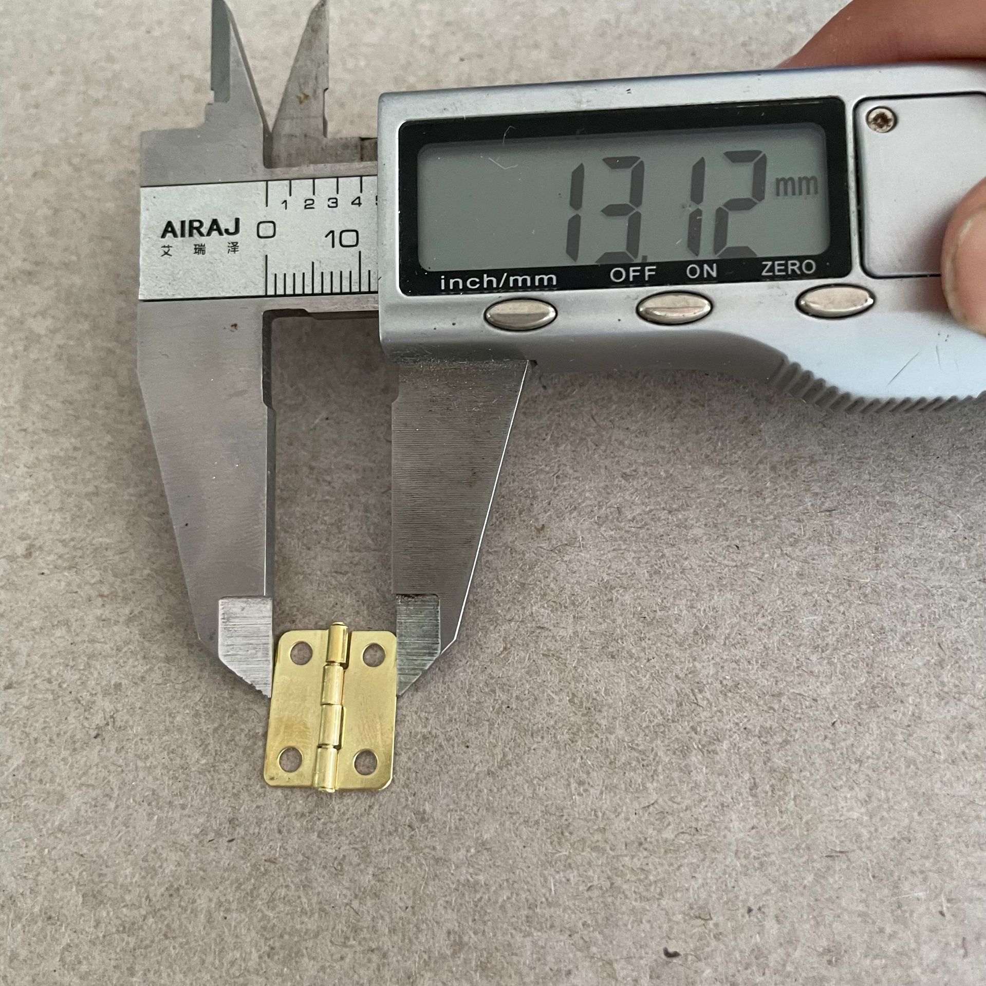 4 minutes large eye, 16mm length, 16x13 round Angle, copper hinge, golden small wooden box, mini hinge, 4 minutes round corner Application Scenario
