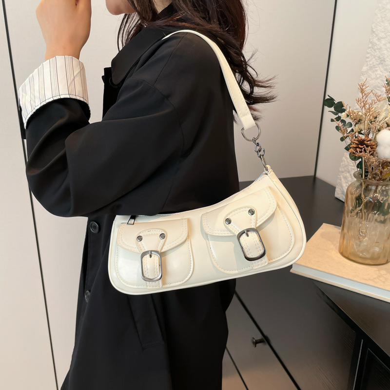 The 2024 new style of stylish commuting underarm baguette bag, a unique and cool motorcycle bag with a niche feel, is a single-shoulder crossbody bag Specification drawing