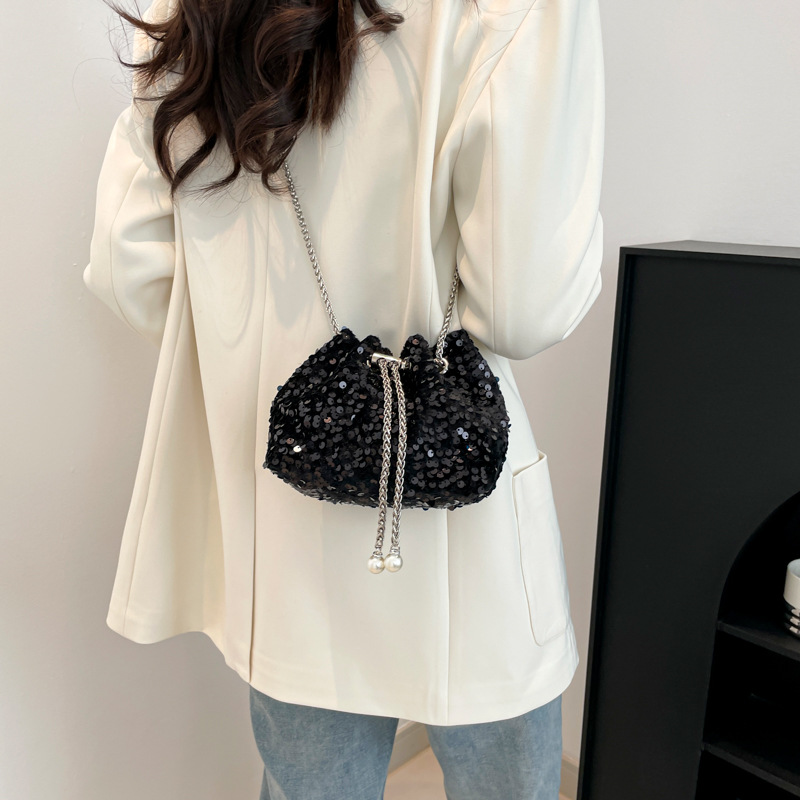2025 New Korean-style fashionable hand-held sequined bucket bag, versatile hand bag, shoulder crossbody bag, dinner bag, women's cross-border travel details Picture