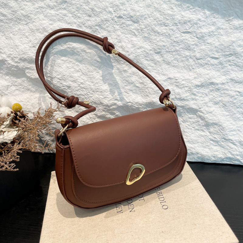 Cross-border retro fashion underarm bag for women 2024 winter new style, high-end saddle bag, large capacity single-shoulder bag full figure