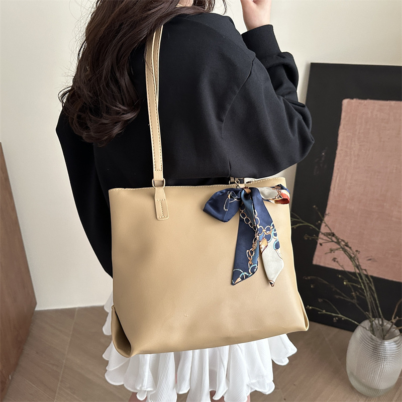Tote bags for Women 2025: Trendy, simple handbag, silk scarf decoration, shoulder bag, underarm bag Specification drawing