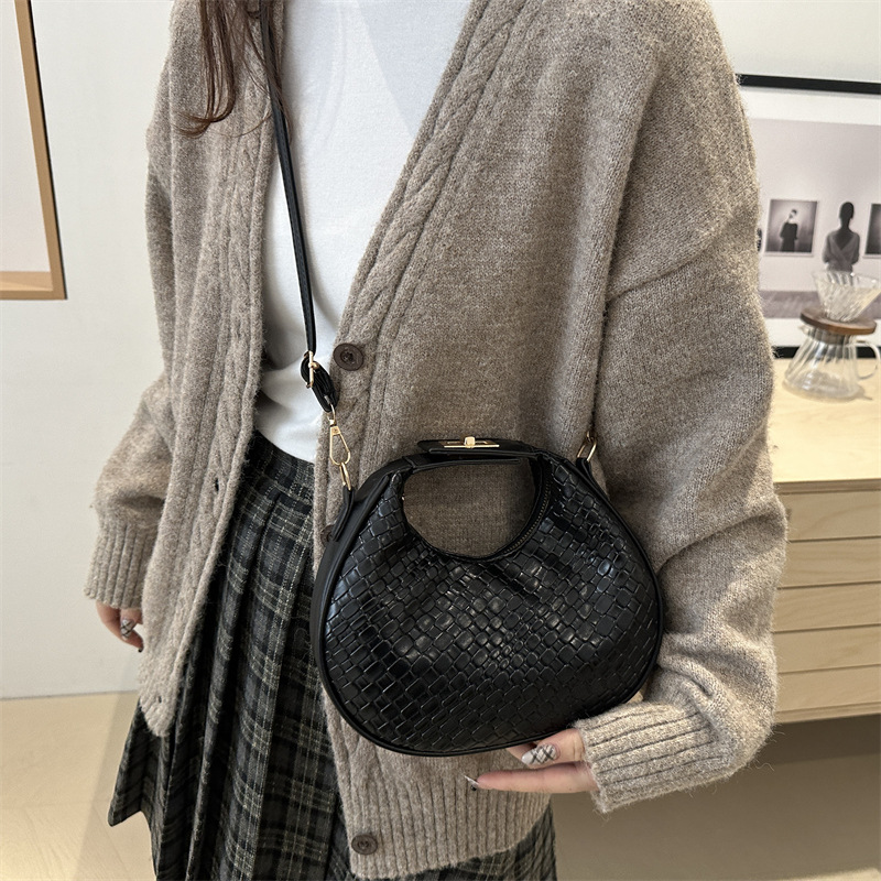 A unique European and American retro simple woven women's bag, a new round single-shoulder crossbody bag for winter 2024, a fashionable handbag Specification drawing