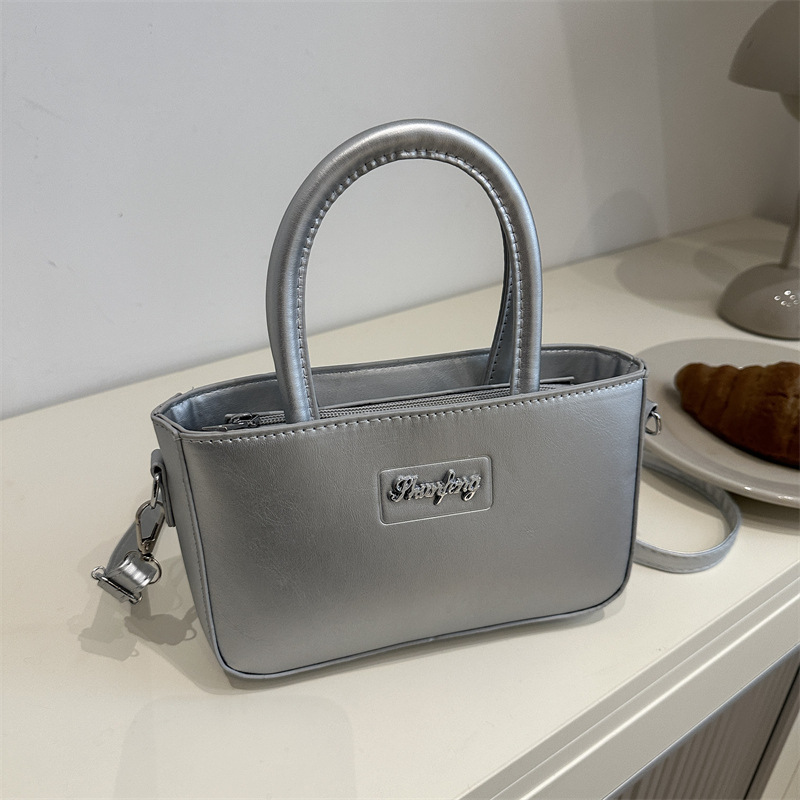 This year's popular handbags, women's retro crossbody bags, bucket bags, and the new winter 2024 fashionable and simple single-shoulder bags full figure