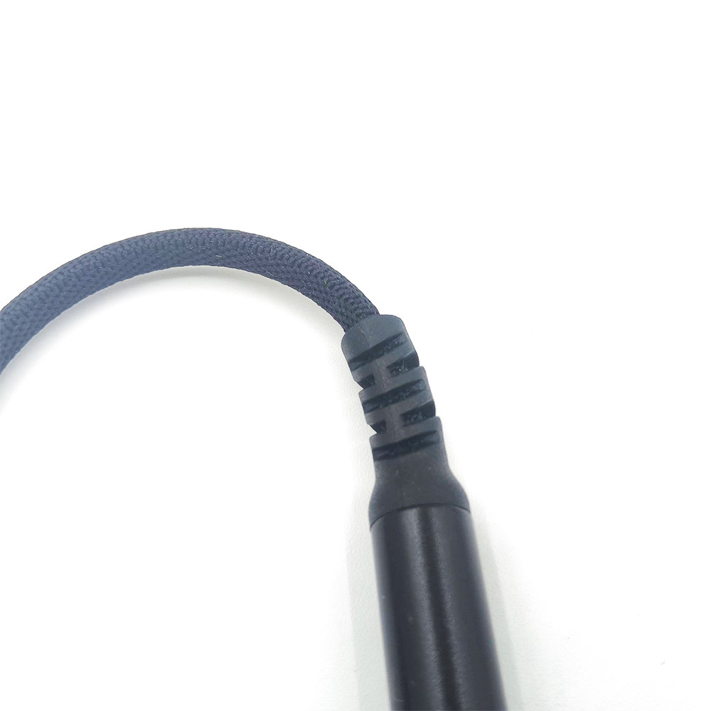 This 2-in-1 audio adapter is suitable for Apple, Huawei, Samsung, OnePlus and Google mobile phones. It is also a bestseller on Amazon details Picture