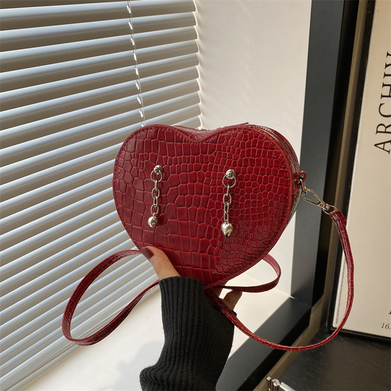 Spring 2025 Cross-border Love Bag, Sweet and cool handbag, Crocodile print single-shoulder crossbody bag, Commuter small bag full figure
