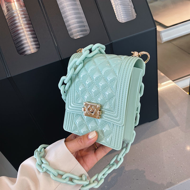 The 2025 new style acrylic vertical diamond grid bag, single-shoulder diagonal cross chain jelly bag, is an export single item in stock and available for wholesale Item Picture