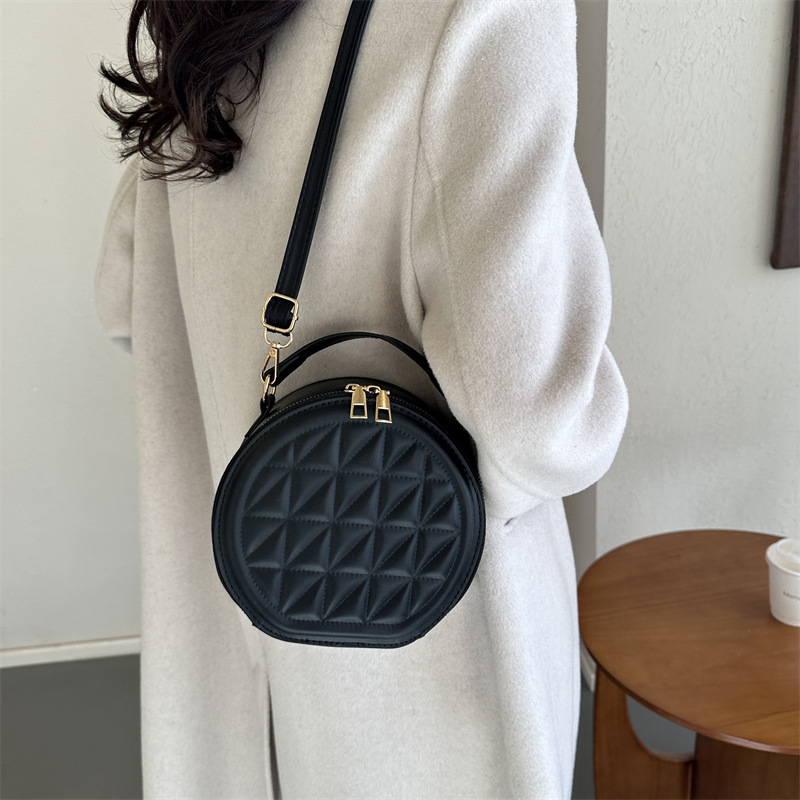 Fashionable, casual, embossed and simple 2025 Spring new style. This year's popular design is the single-shoulder crossbody small round bag Specification drawing