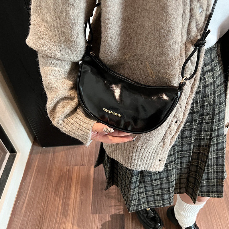 This stylish and versatile small women's bag is a new 2024 fashion single-shoulder crossbody bag for commuting Specification drawing