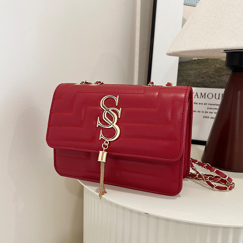 French high-end commuter small square bag for women 2024 new style, fashionable and stylish single-shoulder crossbody bag full figure