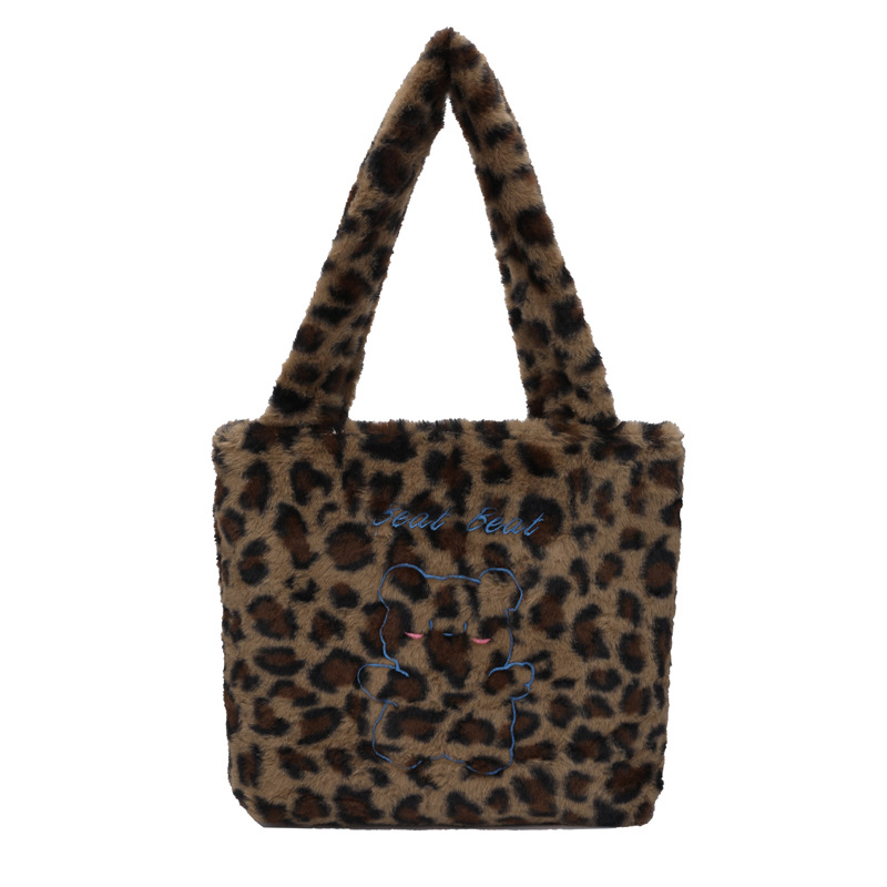 The new winter plush tote bag, a Japanese bear large-capacity single-shoulder bag, is versatile and can be carried by students for class Item Picture