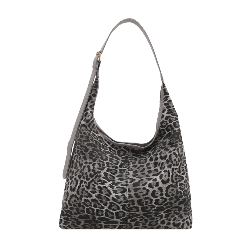 A large-capacity, fashionable leopard print large bag for women's cross-border 2024 winter new single-shoulder bag, trendy, versatile and simple tote bag Item Picture
