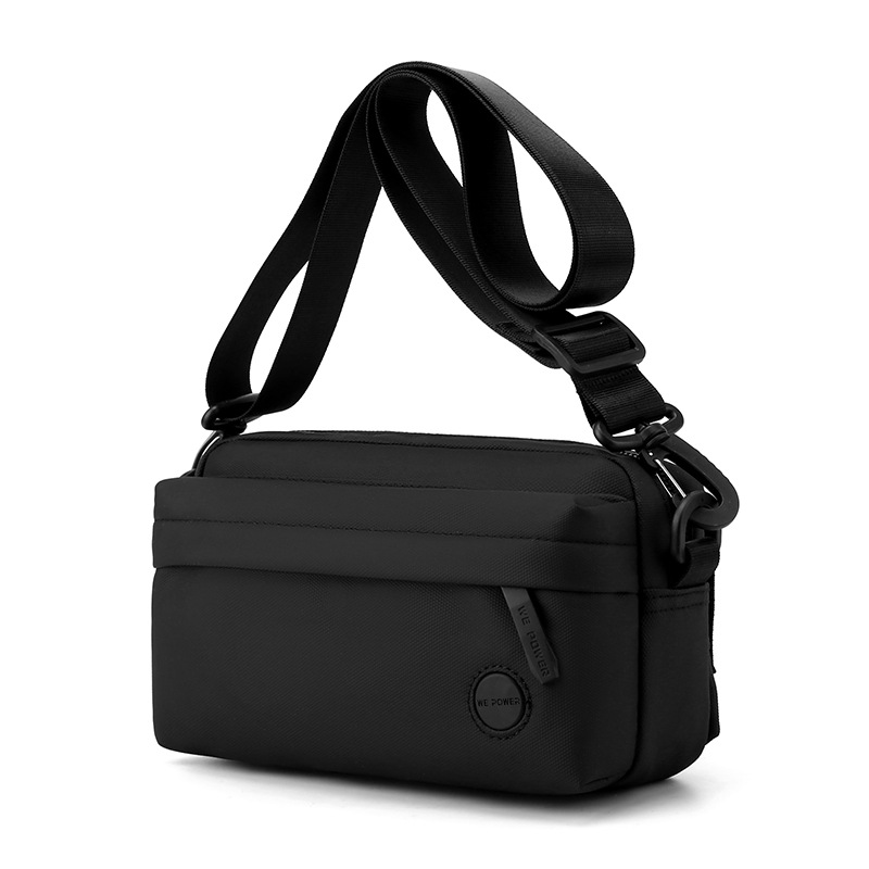 WEPOWER's new trendy nylon fabric crossbody bag is a large-capacity men's fashionable commuting single-shoulder crossbody bag Application Scenario