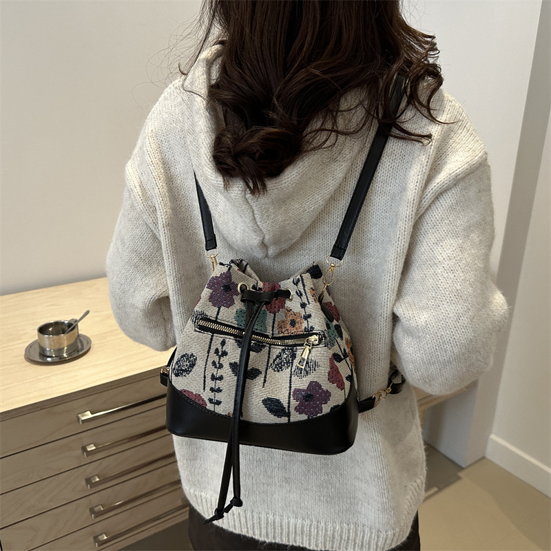 The 2024 new stylish autumn, individualistic, casual and trendy single-shoulder, crossbody, simple and trendy bucket bag for women details Picture