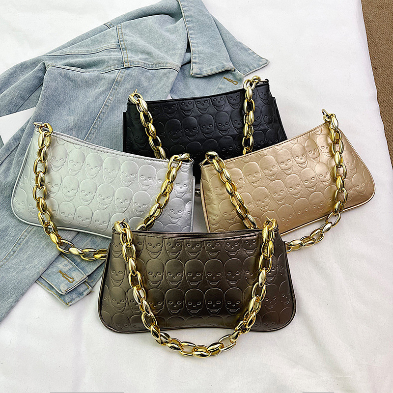 This year's new style of bags features a women's casual and niche design, a crossbody bag that is fashionable and high-quality, and a single-shoulder and underarm bag for commuting Application Scenario