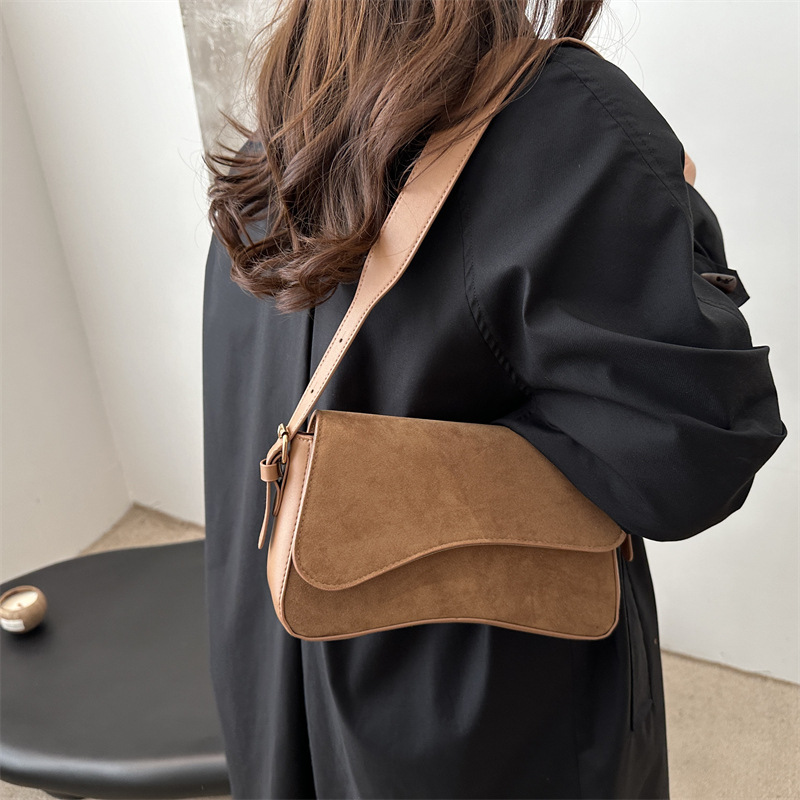 Cross-border Women's Bag 2025 New retro matte fashionable underarm bag, simple and trendy, versatile, hand-held crossbody small square bag details Picture