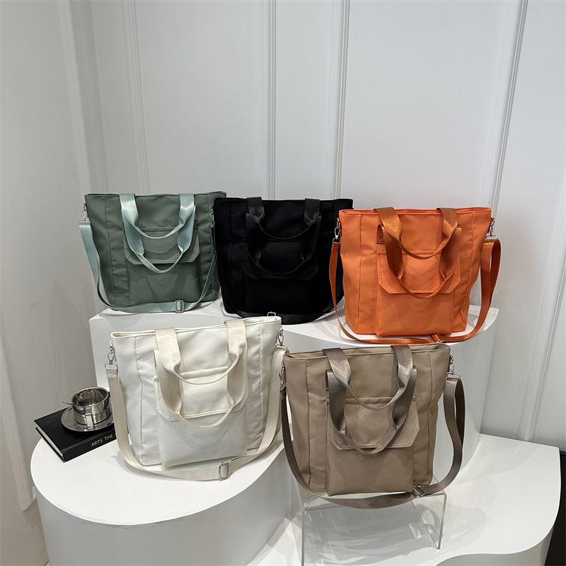 Lightweight handbag, large-capacity commuter bag, 2025 spring work bag for women, student class single-shoulder bag, simple large bag Application Scenario