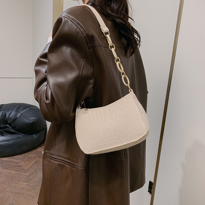 Casual crossbody bag 2024 New trendy and fashionable small square bag, popular small crossbody bag, simple single-shoulder casual underarm bag details Picture