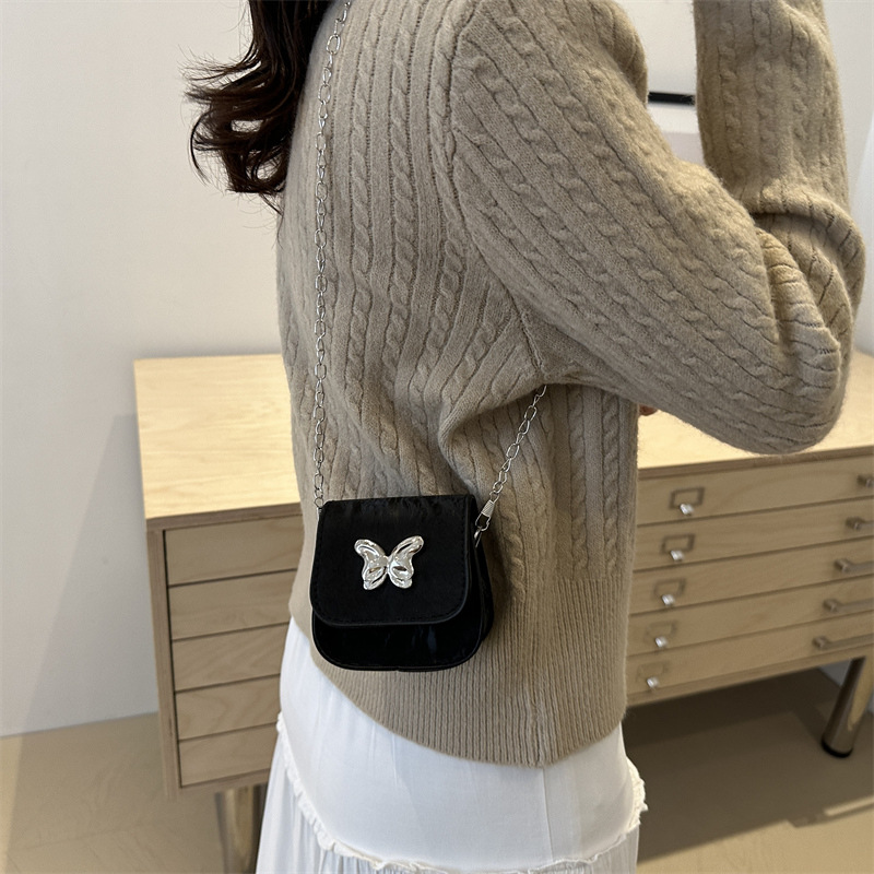2024 Stylish new, fresh and sweet small square bag with butterfly decoration, mini texture chain crossbody red envelope Specification drawing