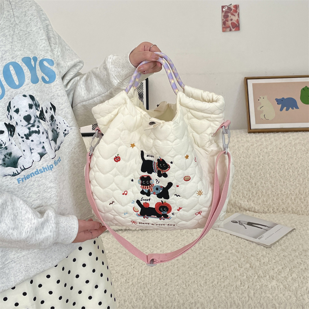 49272 Winter Embroidered Little Black Cat Cute Handbag, large capacity single-shoulder crossbody bag quilted with cotton Application Scenario