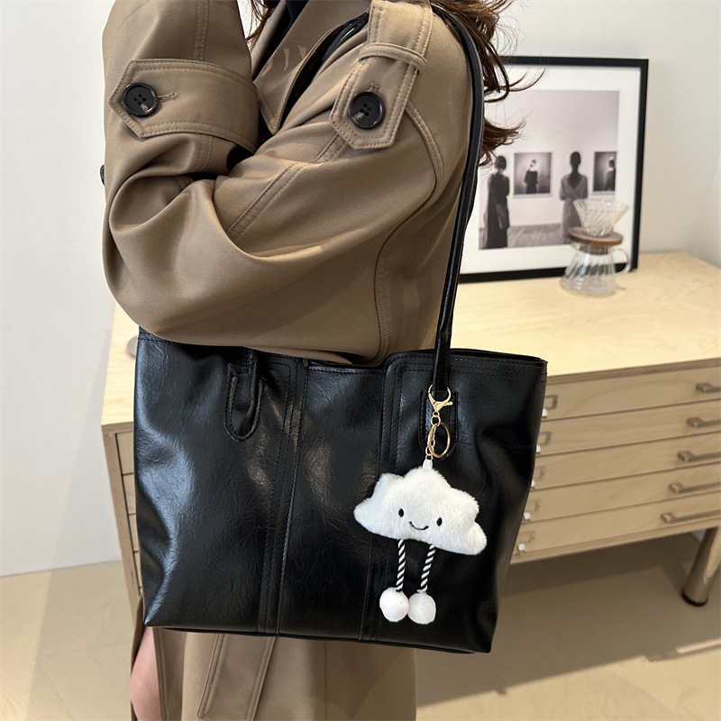 A new 2024 winter versatile and simple handbag with a large capacity single-shoulder tote bag for casual work and commuting Specification drawing