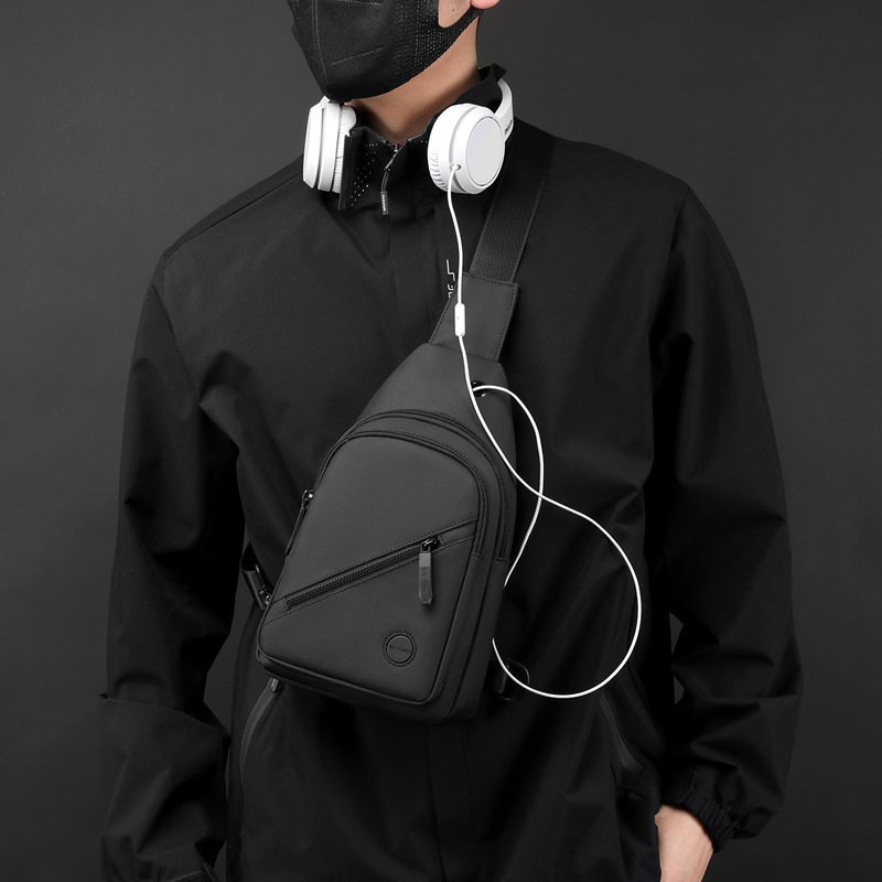 WEPOWER's new versatile men's small shoulder bag is a simple, fashionable and trendy single-shoulder bag for daily commuting details Picture