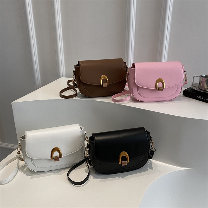 Fashionable and casual saddle bag for women, Spring 2025 new retro, simple and artistic single-shoulder bag, stylish and trendy women's bag Application Scenario