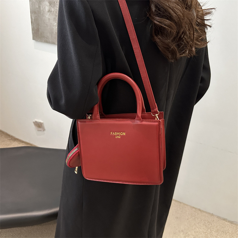 New large-capacity casual and simple tote bag, versatile and fashionable single-shoulder bag, trendy commuting and school crossbody bag Specification drawing