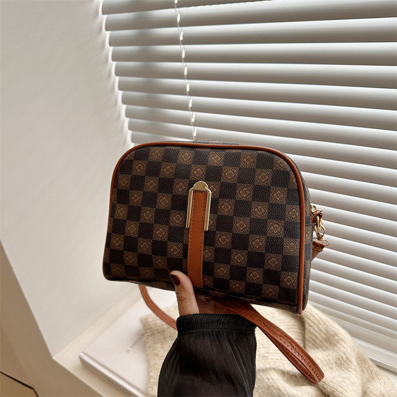 Cross-border textured shell bag for women's 2024 autumn and winter new niche textured commuter single-shoulder bag full figure