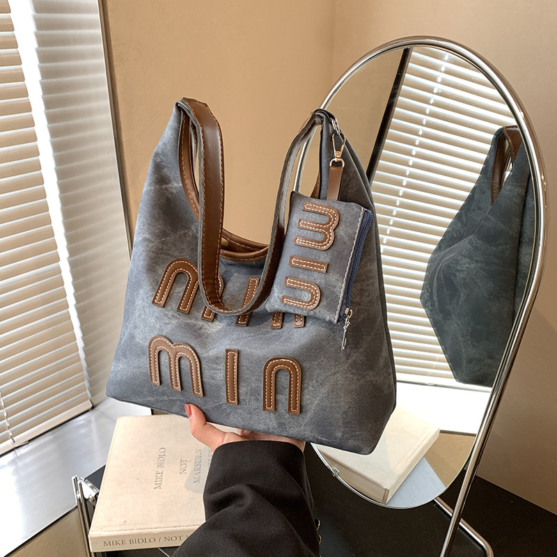 Korean retro hand-held underarm bag for women's 2024 autumn new style, fashionable and simple, large-capacity single-shoulder bag, cross-border trend full figure