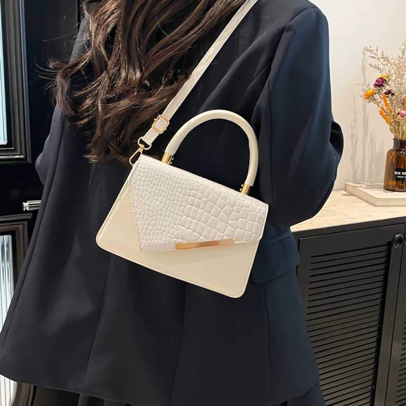 New 2025 solid color spring casual, simple and stylish crossbody and hand-carry small square bag for women details Picture