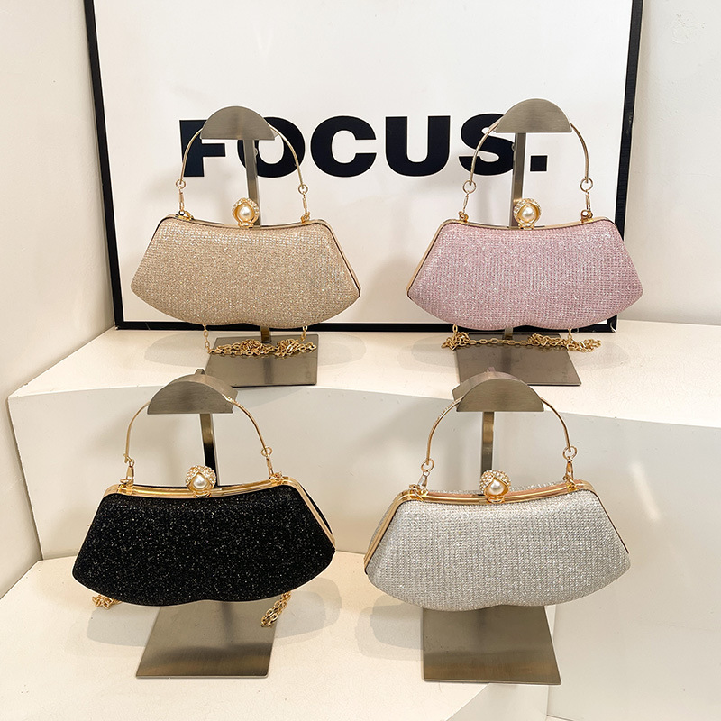 2025 New style fashionable women's bag, texture handbag, crossbody dinner bag, fashionable chain single-shoulder bag Application Scenario