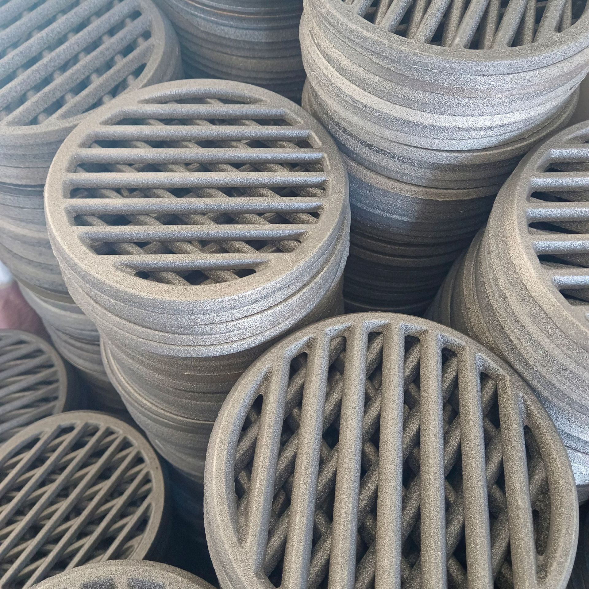 Factory direct supply of round cast iron grates, grate Bridges, pig iron and wood-fired stoves, thickened furnace bottoms and high-temperature resistant furnace bars details Picture