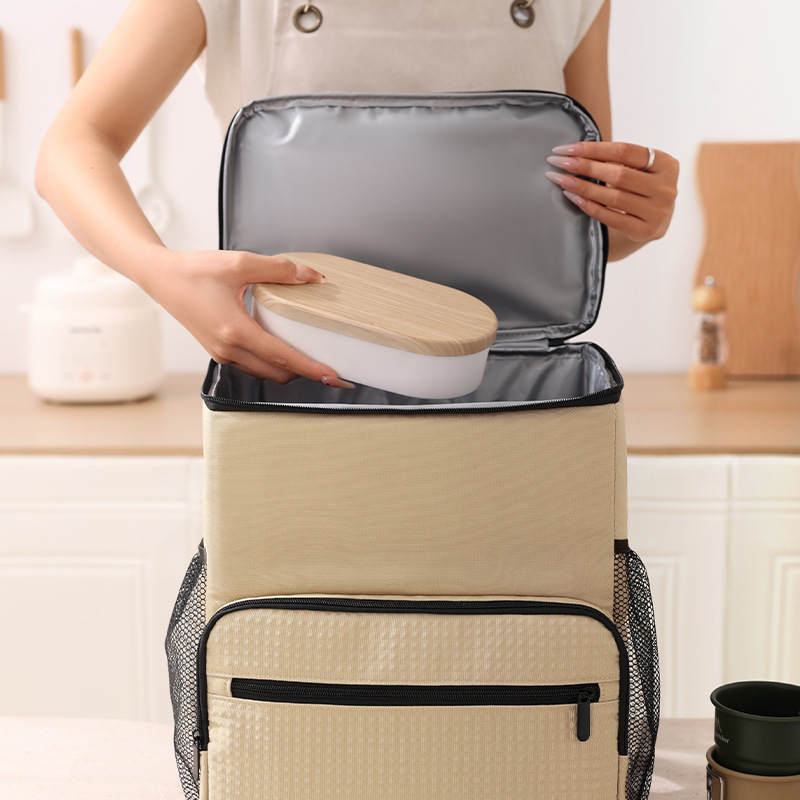 Runhui Imperial Cuisine double-shoulder insulated box, rider meal delivery, lunch box bag, fresh-keeping ice pack, outdoor large-capacity bento bag Application Scenario