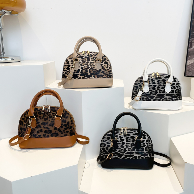 A simple leopard print patchwork shell bag for women, a new winter 2024 hand-held, high-quality single-shoulder crossbody bag Application Scenario