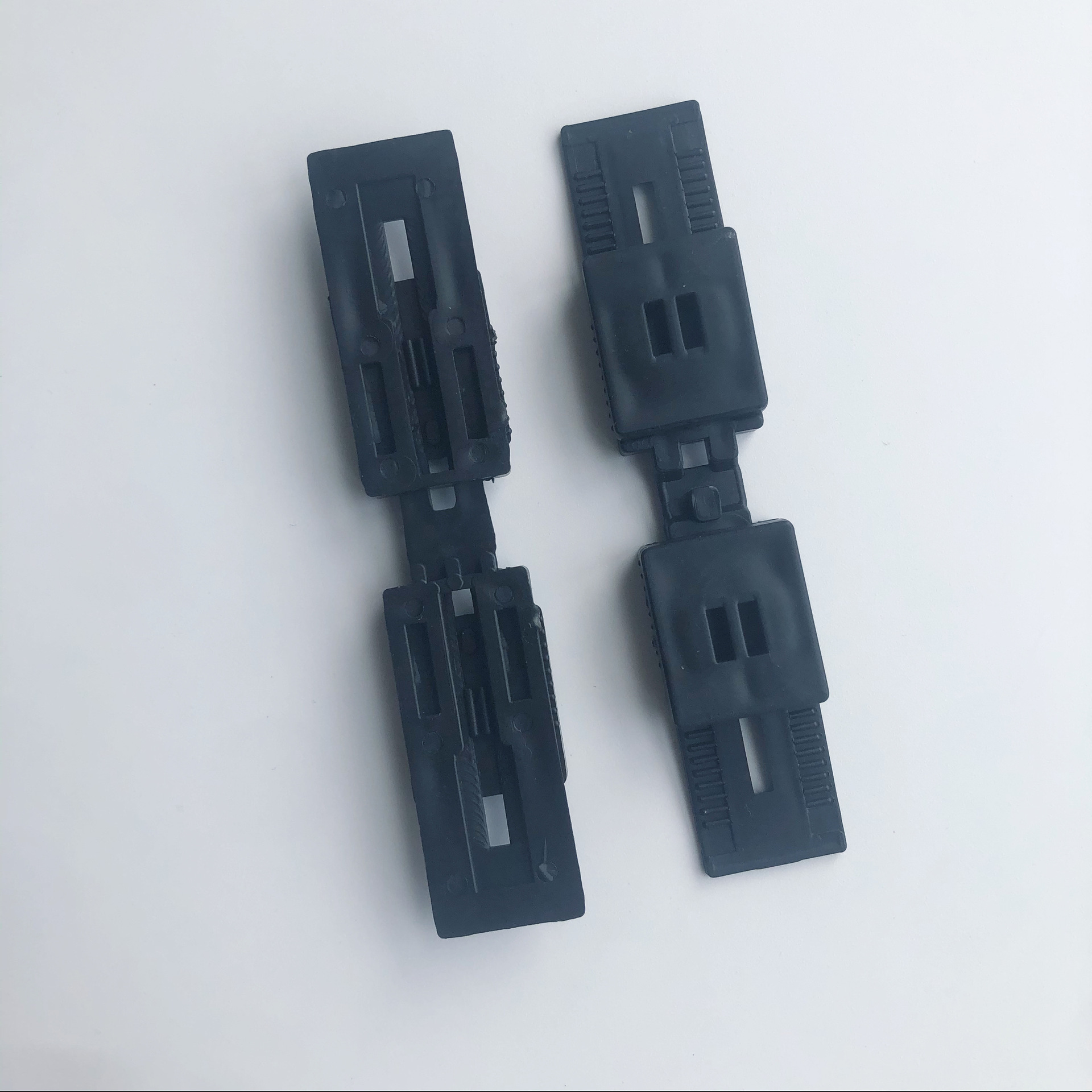 Modern and simple door and window two-glass assembly right-angle sash adjustable spacers, three-glass spacers installation and adjustment glass spacers details Picture