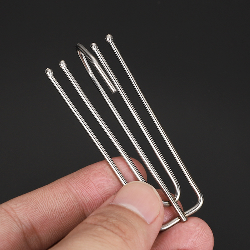 Stainless steel four-claw hook curtains, thickened and thickened hooks, Korean-style pleated curtain hooks, S-shaped hooks, S-sized sharp hooks, wholesale hooks Application Scenario
