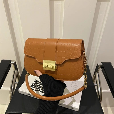 The new crocodile-patterned small square bag is stylish and fashionable. It's a retro candy-colored crossbody bag and a simple bag thumbnail