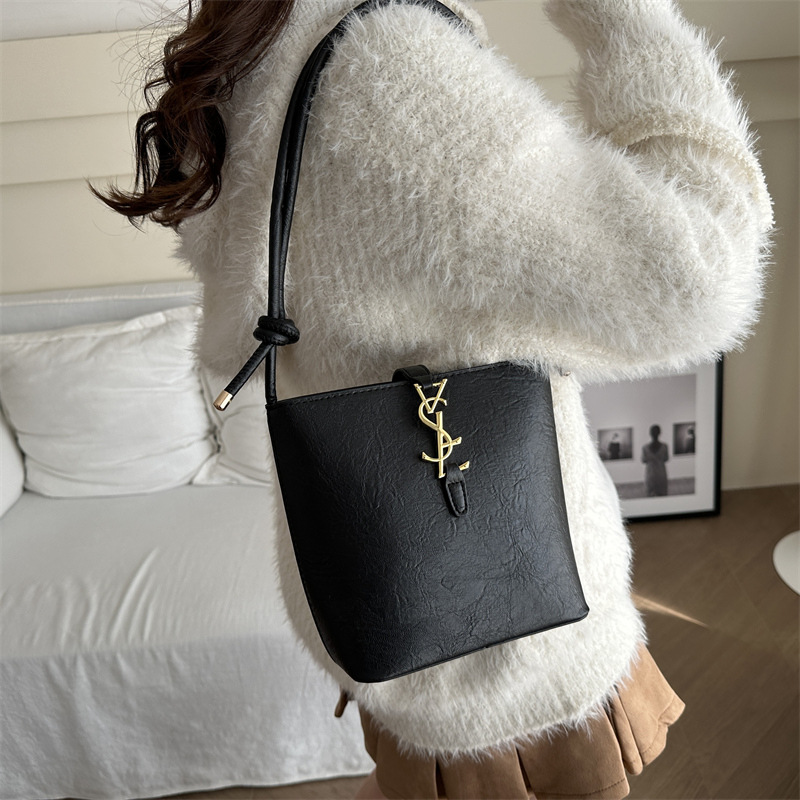 Cross-border women's bag 2024 New retro and fashionable single-shoulder hand-carry bucket bag, high-end and versatile, niche crossbody bag Specification drawing