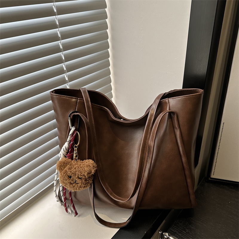Retro large-capacity bag for women, 2024 new trendy and fashionable retro tote bag, versatile and niche soft-faced single-shoulder bag full figure