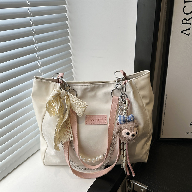 This is a new spring large-capacity tote bag for students' commuting to school, featuring a unique and elegant single-shoulder design for women full figure