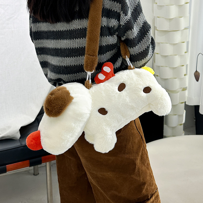 The new plush toy single-shoulder bag for the autumn and winter of 2024 features a dog color-blocking and patchwork personalized cartoon crossbody bag Application Scenario