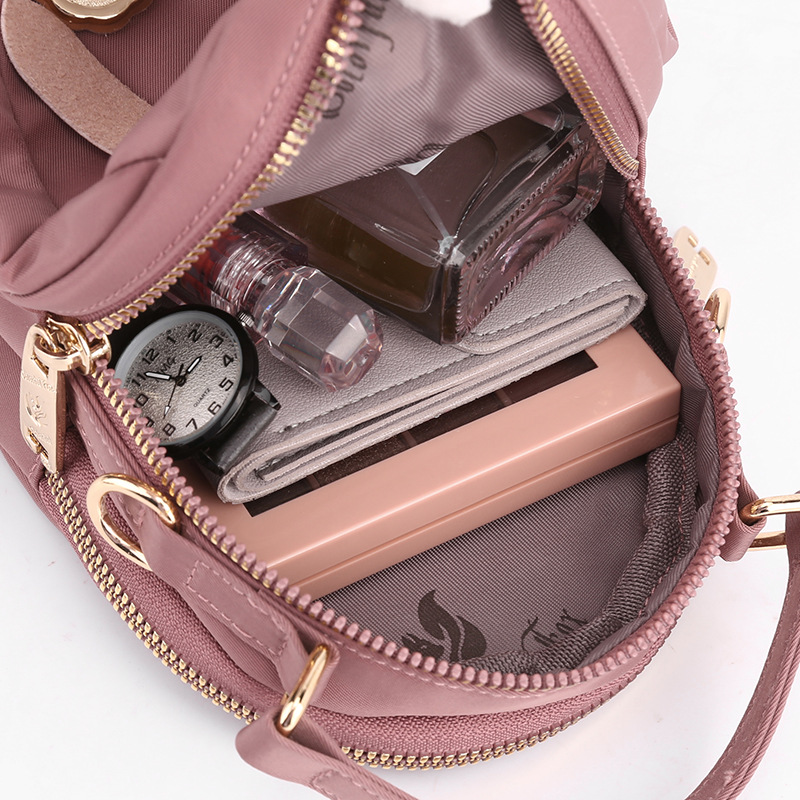 Colorful Fox's new women's shoulder bag, outdoor casual mobile phone coin purse, water-resistant nylon crossbody bag Application Scenario
