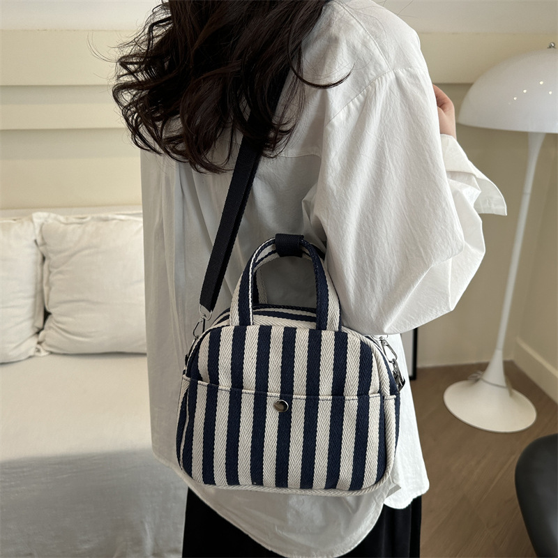 Zipper shell bag, single crossbody bag, casual bag for office ladies, portable striped Korean-style small cloth bag, single-shoulder bag details Picture
