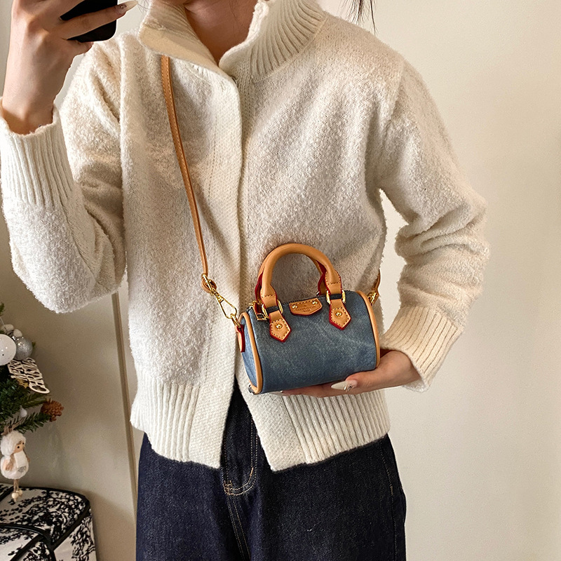 A fashionable mini bag for women, a new retro and trendy casual pillow bag with a high-end accessory, lipstick and loose change bag for women Specification drawing